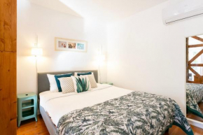 Cozy flat with bright balcony trendiest neighborhood!